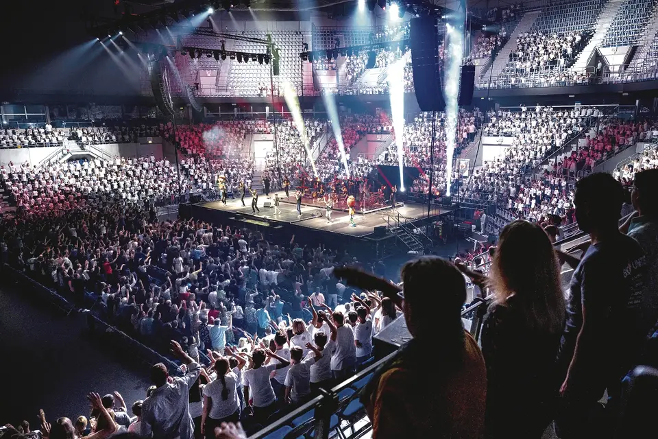 Quelle: https://www.rnz.de/region/metropolregion-mannheim_artikel,-SAP-Arena-Ganz-grosser-Auftritt-bei-6K-United-_arid,912997.html